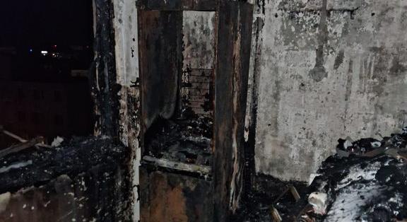 Durva tűzeset Debrecenben: mindent felemésztett a tűz a panel konyhájában