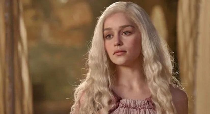Emilia Clarke elárulta, hogy ki volt vele a legkedvesebb a Trónok harca forgatásán