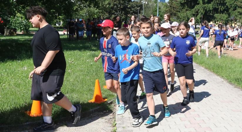 Közös futással ünnepelt a Zrínyi Ilona Általános Iskola - képgalériával