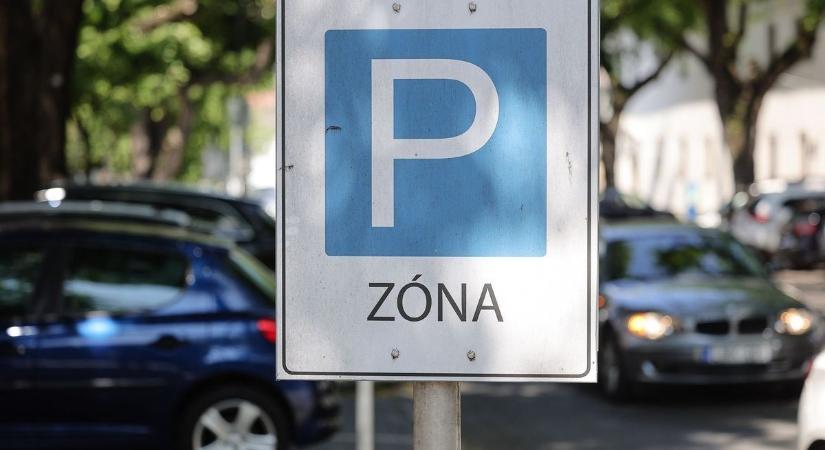 Ingyenes lesz a parkolás pünkösdkor - de nem mindenhol!