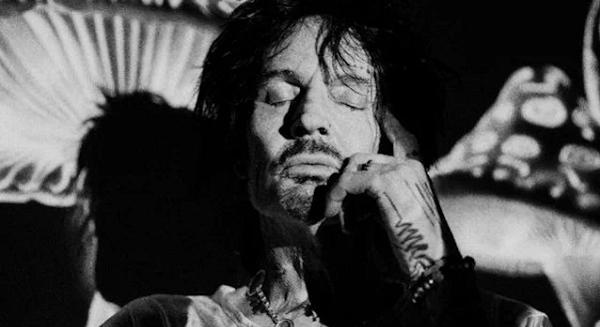 Új klipes szólódalt mutatott be Tommy Lee, a Mötley Crüe dobosa: 'Stupid World'