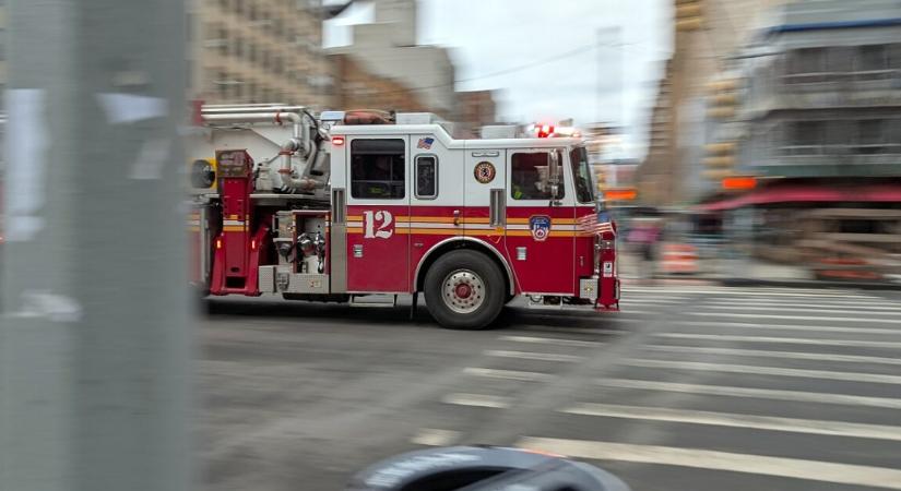 Hatalmas robbanás rázta meg New Yorkot – rengeteg tűzoltó is megsérült