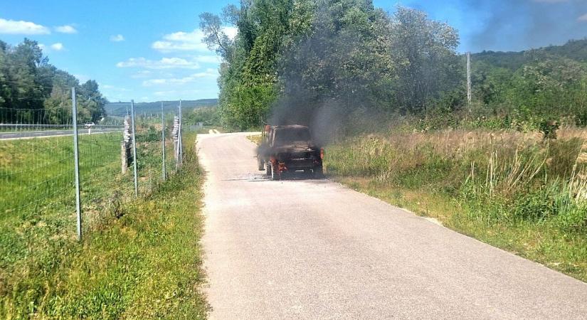 Óvatosan: kigyulladt egy terepjáró Somogybabodnál