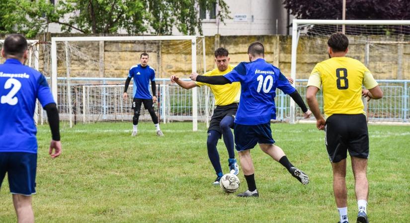 Büntetők döntöttek a szegedi rendőrök sorsáról: feszült pillanatok a pályán