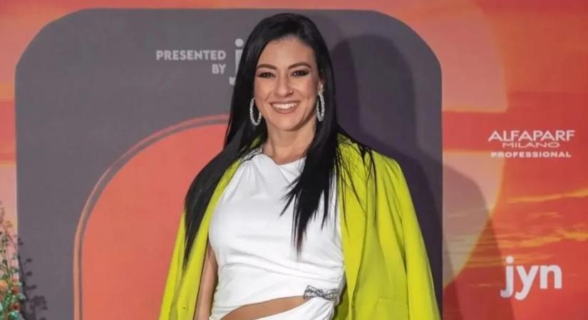 Stana Alexandra oldalcicit villantott – Szexi fotó