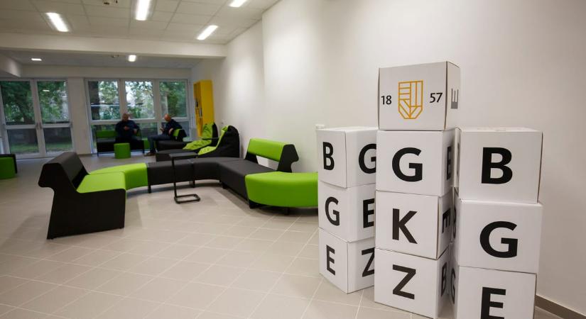 A BGE rektorának azonnali távozását követelik az oktatók és a hallgatók