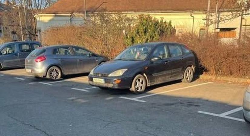 Nem érdemes eladni a régi, lerobbant kocsikat, ha parkolóhelyet is lehet foglalni vele