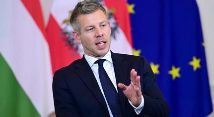 Magyar Péter felszólította Novák Katalint, valljon színt a kegyelmi ügyben