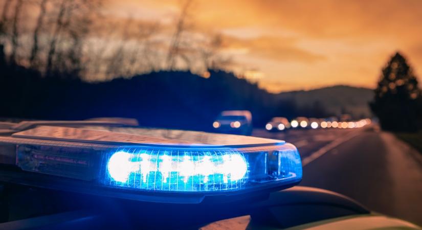 Több egységet is azonnal riasztani kellett! Brutálisan karambolozott egy kamion és egy autó