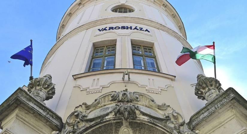 Családi fürdőbelépőket kaptak a szociális- és egészségügyi területen dolgozók