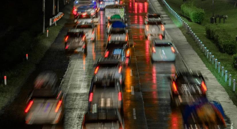 14 kilométeres a dugó az M1-esen, de elesett az M7 is