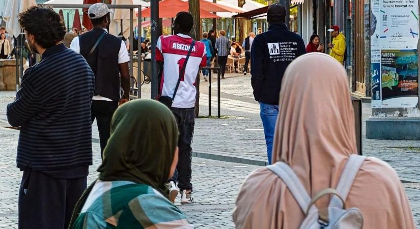 A német állam eurómilliárdokat költ a migránsokra, de a valódi számla ennél is magasabb lehet