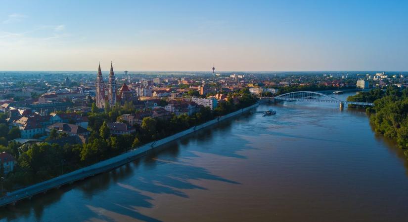Lakástűzhöz vonultak a szegedi tűzoltók