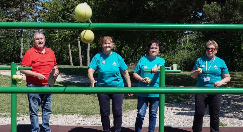 A szél sem szegte kedvét a sportoló nyugdíjasoknak (galéria  videó)