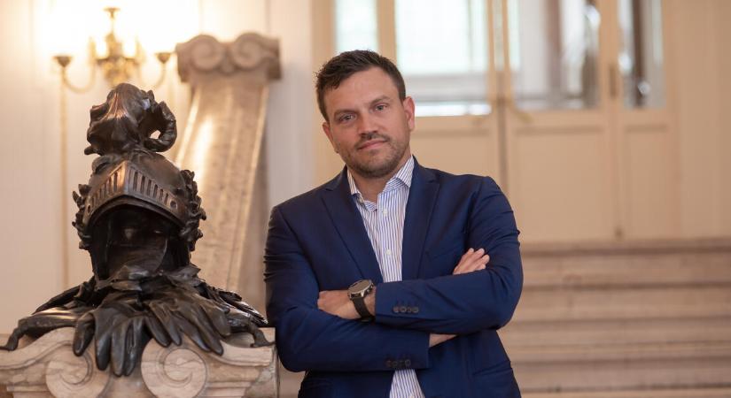 Korábban soha nem látott elköteleződés kell a magyar euróhoz – Interjú