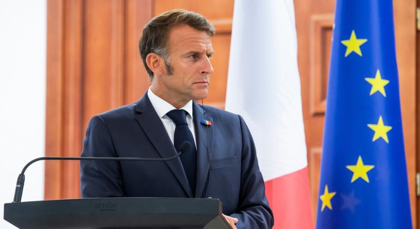 Korrupciós gyanú miatt szállták meg ellenőrök a francia elnöki palotát