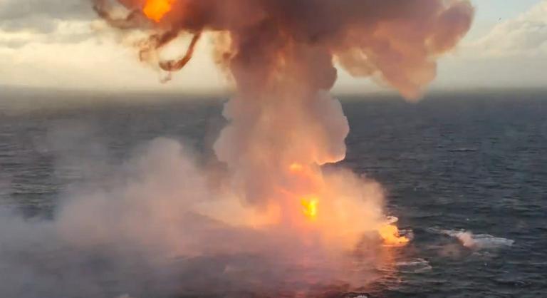 Videón, ahogy felrobban a SpaceX rakétája az Indiai-óceánnál