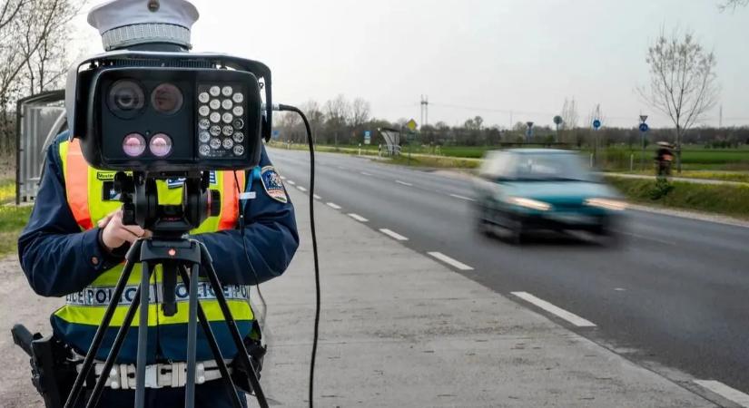 Figyelmeztetés: drónokkal, traffipaxokkal és szondákkal vadásznak az autósokra a hosszú hétvégén