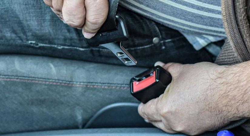 Meglepő KRESZ-kivételek? Ezekben az esetekben nem kötelező a biztonsági öv