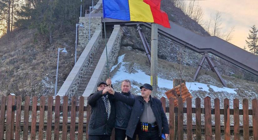 Tîrnoveanu román zászlót lengetve üzent a magyaroknak a búcsú napján