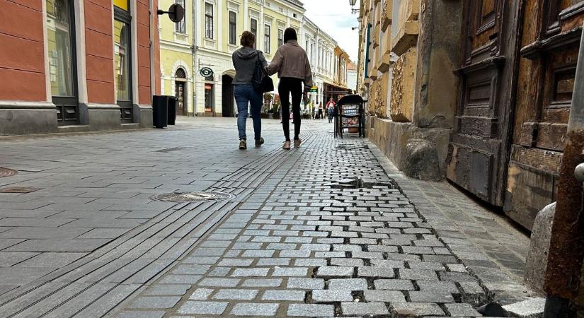 Kiderült, miért késlekedik a térburkolat helyreállítása az egri belvárosban