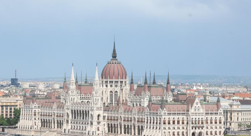 Baloldali tüntetőket vertek Budapesten, halálos áldozatokat követelt a váratlan rajtaütés