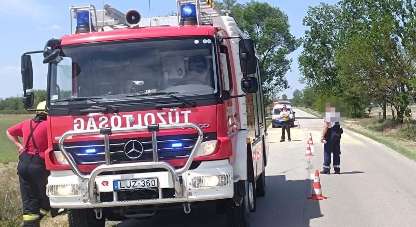 Hatalmas csattanás Soltvadkert és Tázlár között: árokban végezte mindkét autó  fotók, videó