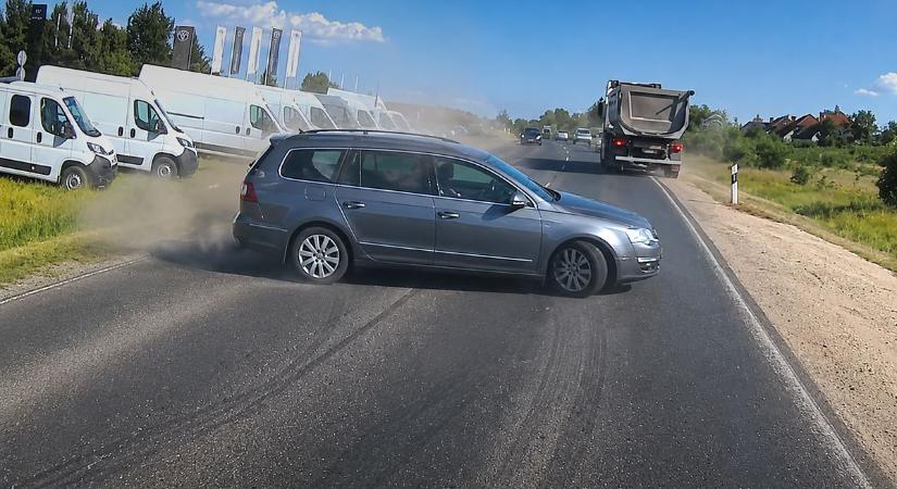 Őrangyala menthette meg a sofőrt Veszprémnél: centiken múlt a tragédia (videó)
