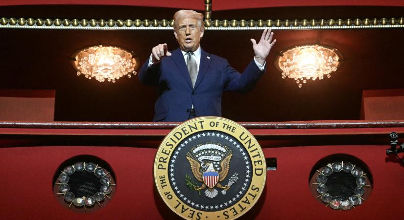 Finalcial Times: Gyalázatos, hogy Trump magánkasszaként használja az adófizetők pénzét