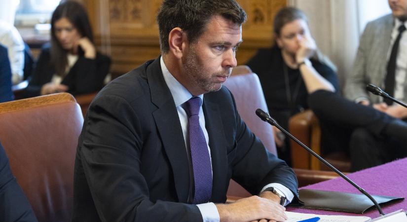 Három óriáskiadást felejtett el beírni a kormány a költségvetés kiadási oldalára, állítja Vitézy