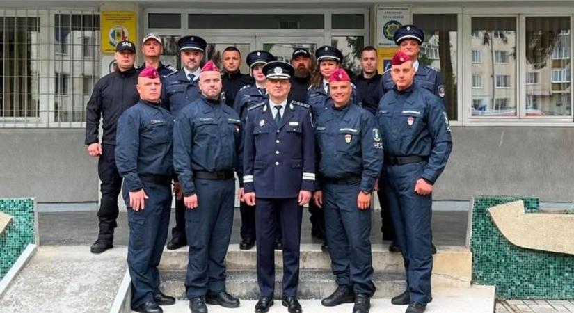 Magyar és román rendőrök közösen vigyáznak a csíksomlyói zarándokokra
