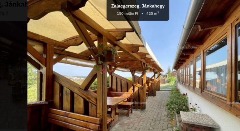 Nagyobb családi ház áráért eladó a legendás Gyuri csárda: magyaros ízek mellé itt csodás panoráma járt