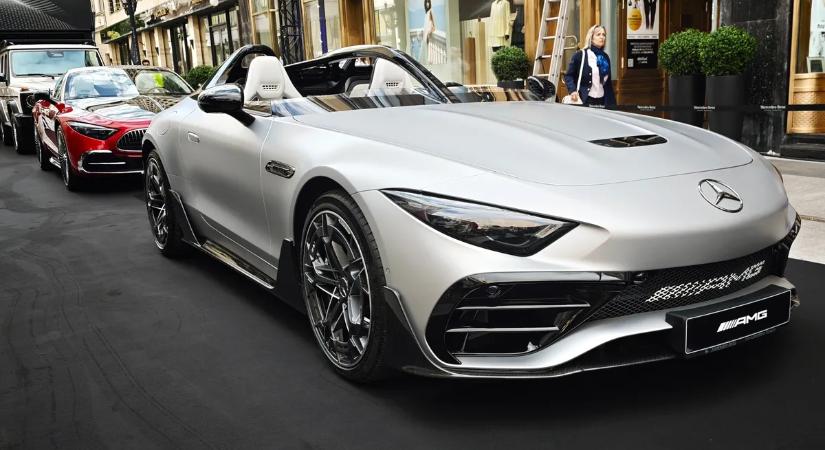 Legendás autóival szédíti Budapestet a Mercedes-Benz