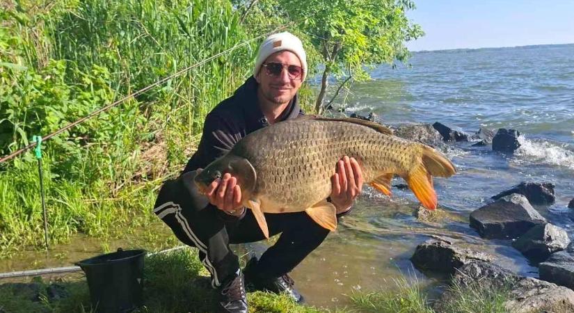 Sorra küldték a fotókat a horgászok, tilalmat rendeltek el a Tisza-tavon