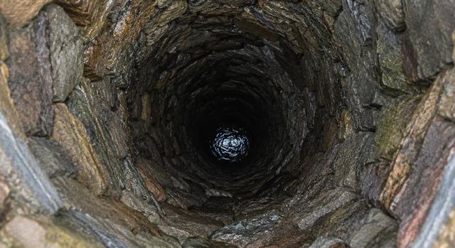 Drónnal térképezték fel egy középkori vár kútjának belsejét