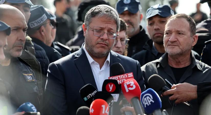 Franciaország kitiltotta a térdre kényszerített aktivistákat megalázó izraeli nemzetbiztonsági minisztert