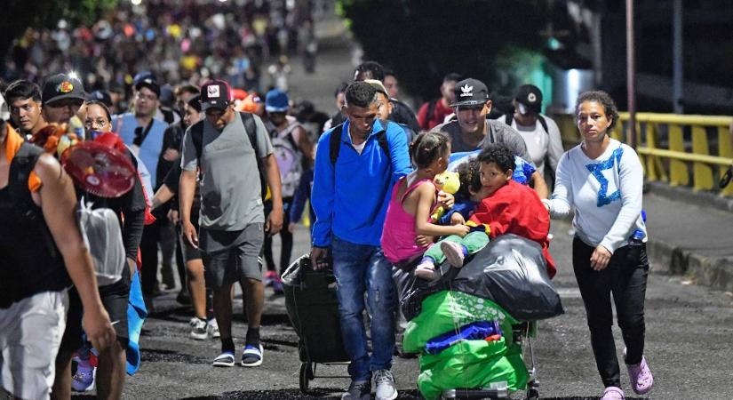 Az USA szerint a zöld kártyát igénylőknek el kell hagyniuk az országot a kérelmezés előtt