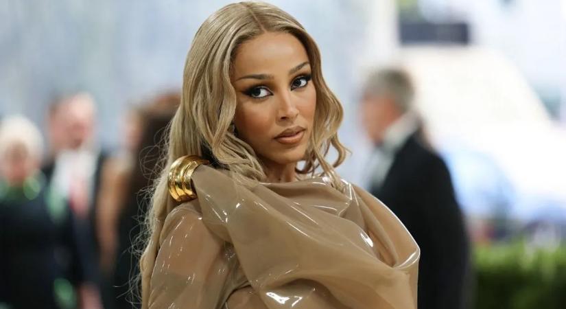 Melltartó nélkül mutatkozott Manchesterben Doja Cat
