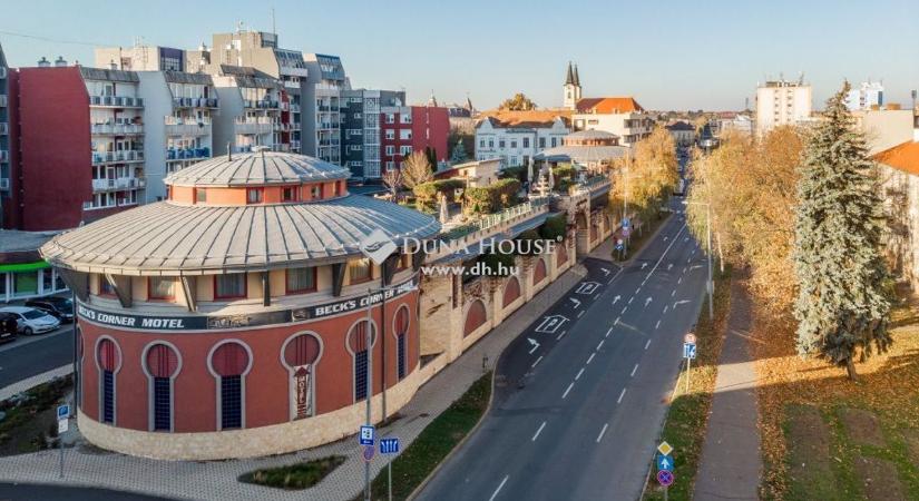 Minden nap tele van, mégis árulják - remek befektetési lehetőség a városi motel