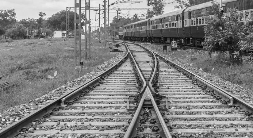 Embert gázolt az InterCity Borsodban