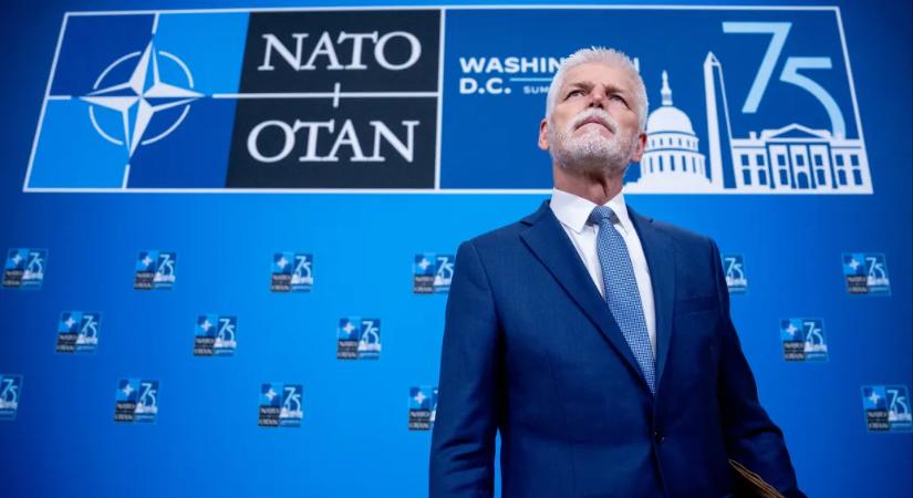 Határozott erő felmutatását követeli Oroszországgal szemben a NATO-tól a cseh elnök