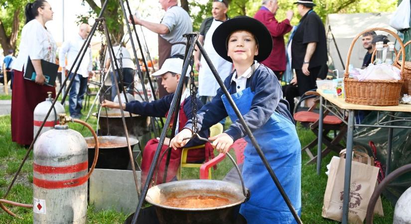 Hetek óta erre a hétvégére készült Túrkeve – a legjobb pillanatok a kevi juhászfesztiválról – galéria