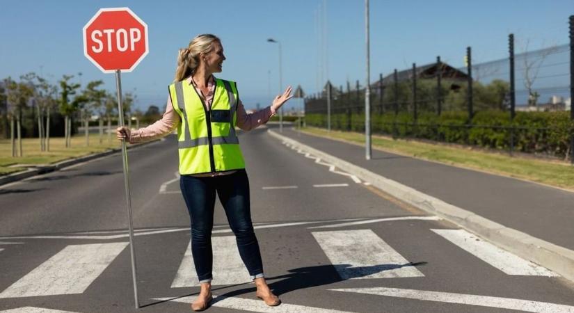 Önkéntes „Zebraőrség” vigyáz a gyermekek biztonságára Fertőszéplakon
