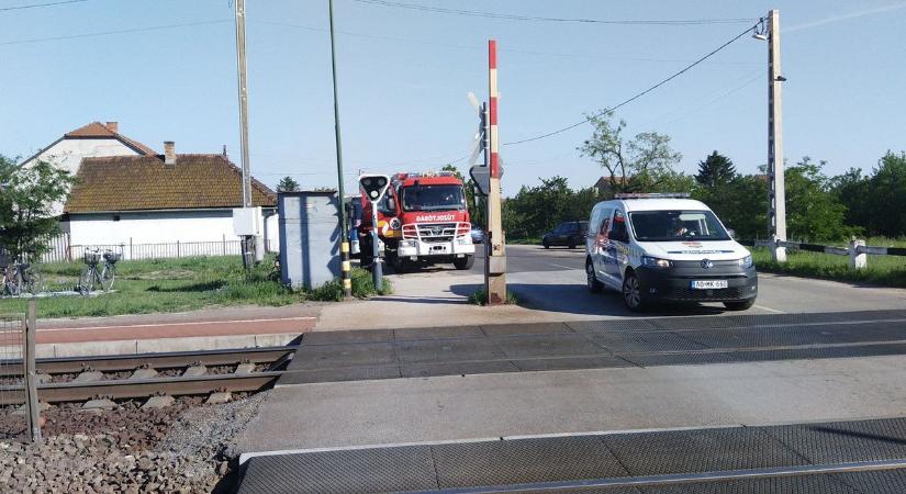 Embert gázolt a vonat, borul a menetrend a hatvani fővonalon is