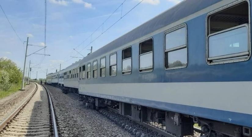 Helyreállították Gyománál a kisiklásban megrongálódott vasúti vágányt