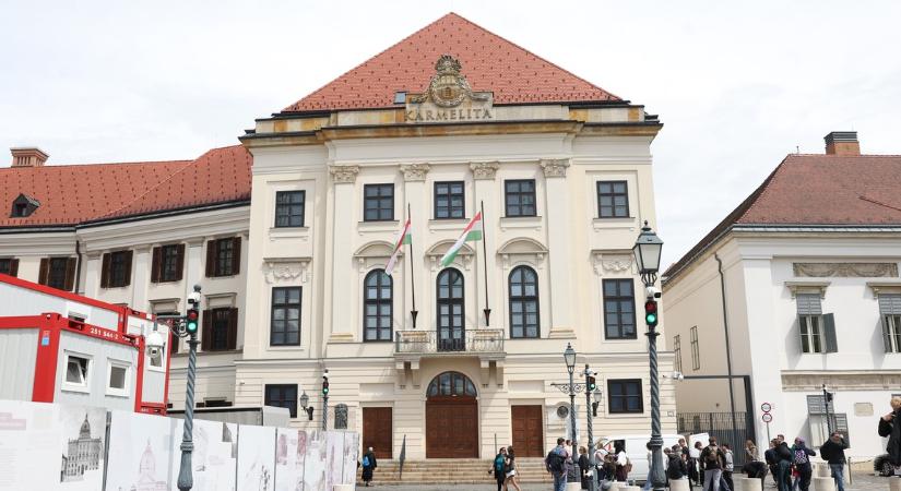 Különös dologra bukkantak a Karmelita pincéjében: erre senki sem számított