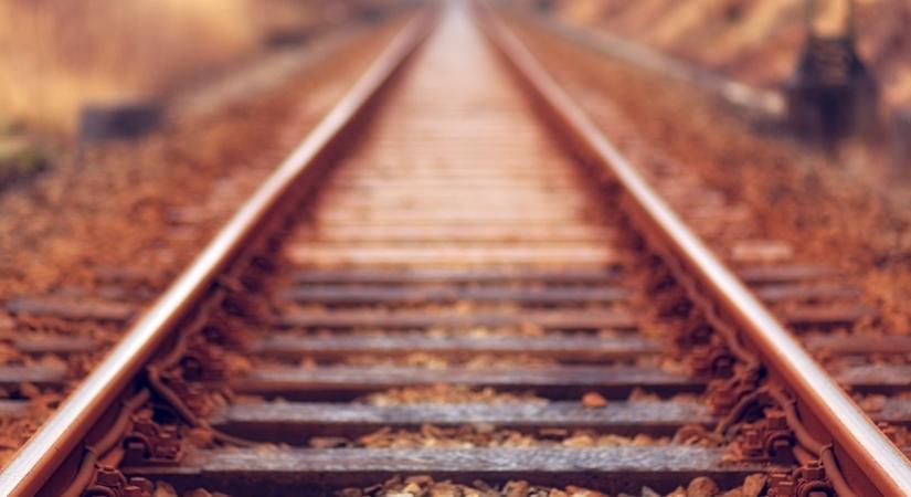 Tragédia Mezőkövesdnél: embert gázolt az InterCity, nagy késésekre kell számítani
