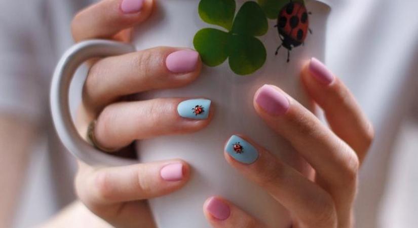 Irány a körmös! A Ladybug manikűr most a szezon legfelkapottabb trendje