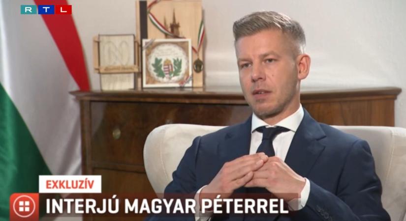 Magyar Péter: A kormánytagok, képviselők és a polgármesterek fizetése is csökken