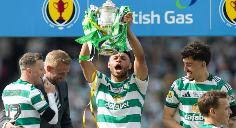 Alex Oxlade-Chamberlain kisfia és felesége ellopták a show-t a Celtic bajnoki ünneplésén – VIDEÓ